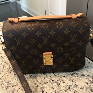 Louis Vuitton Pochette Métis